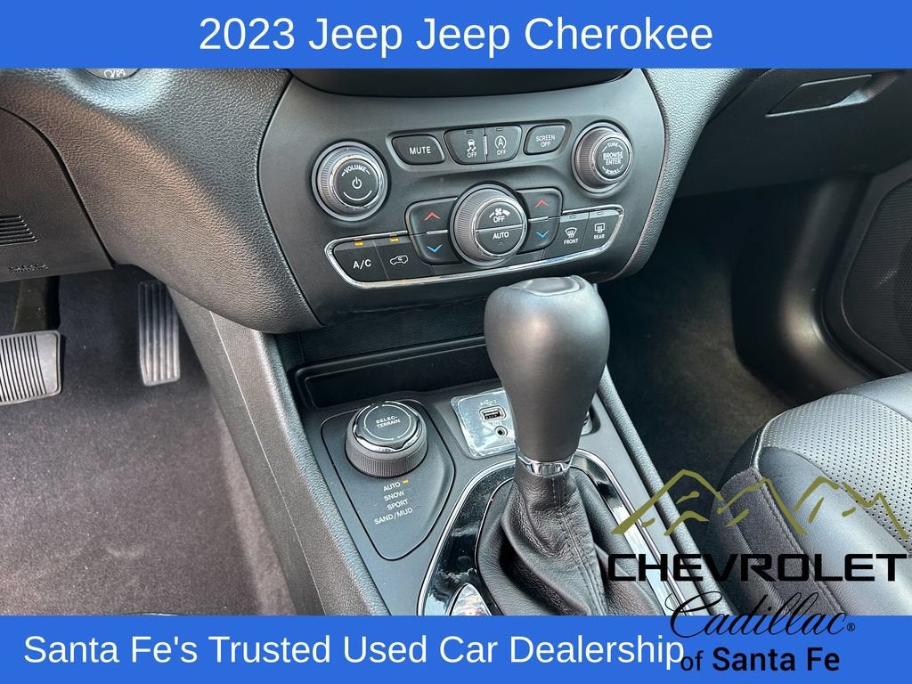 2023 Jeep Cherokee Altitude Lux
