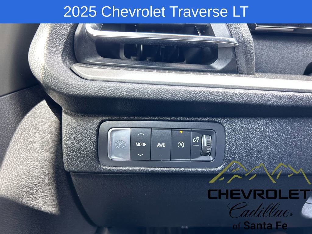 2025 Chevrolet Traverse LT