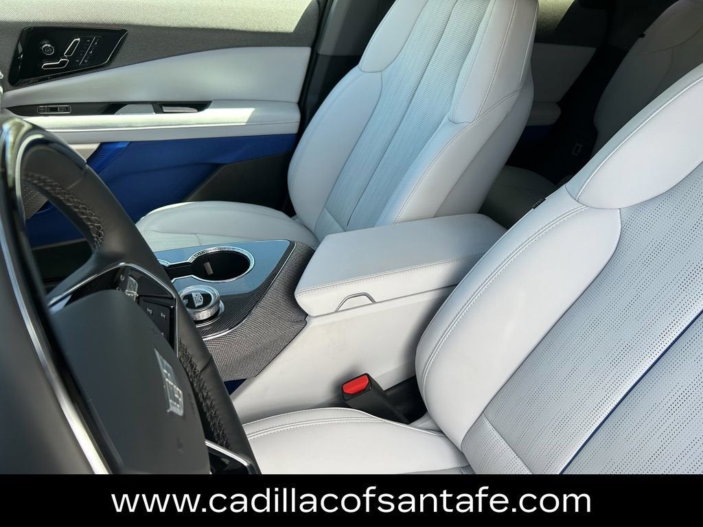 2025 Cadillac OPTIQ Luxury 2