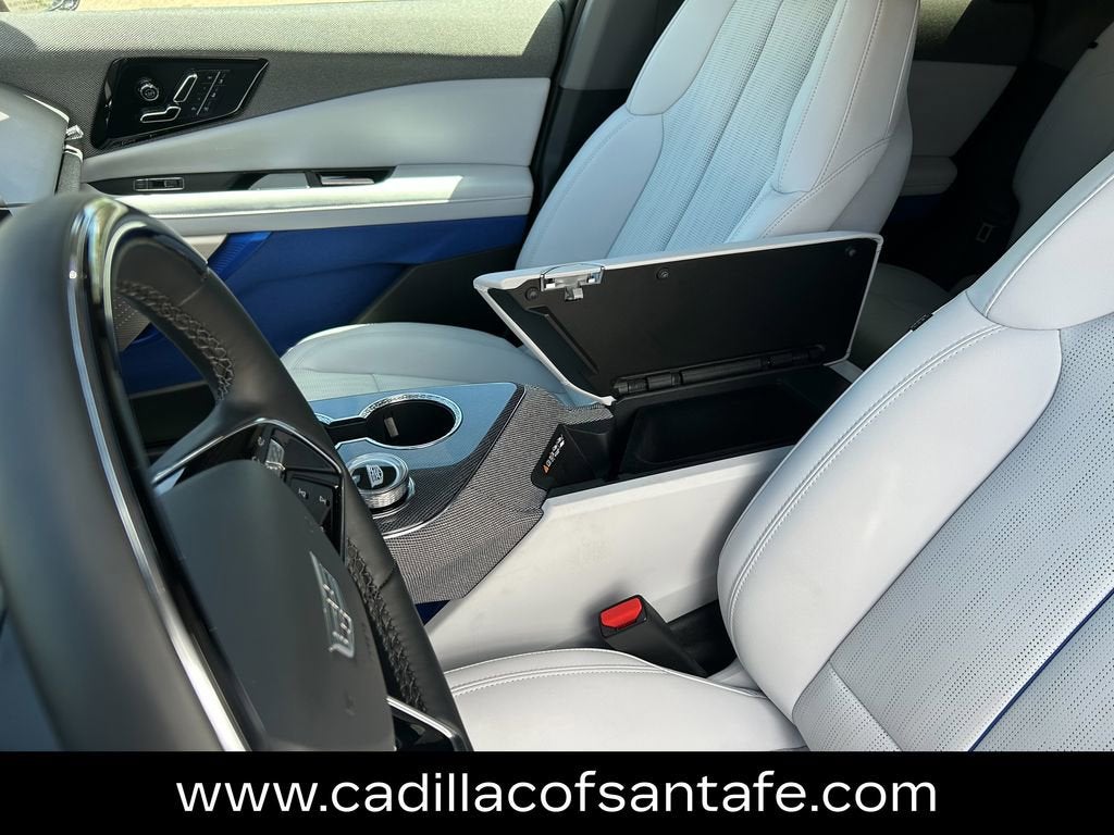 2025 Cadillac OPTIQ Luxury 2