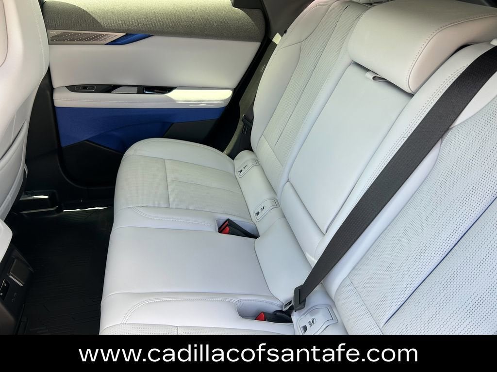 2025 Cadillac OPTIQ Luxury 2