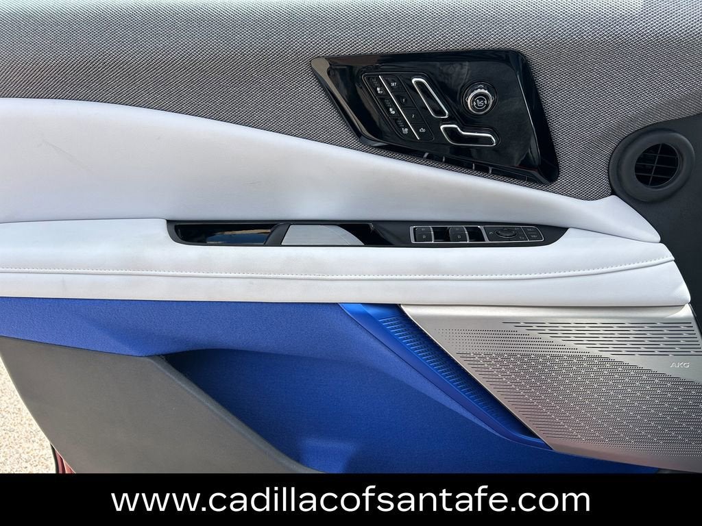 2025 Cadillac OPTIQ Luxury 2