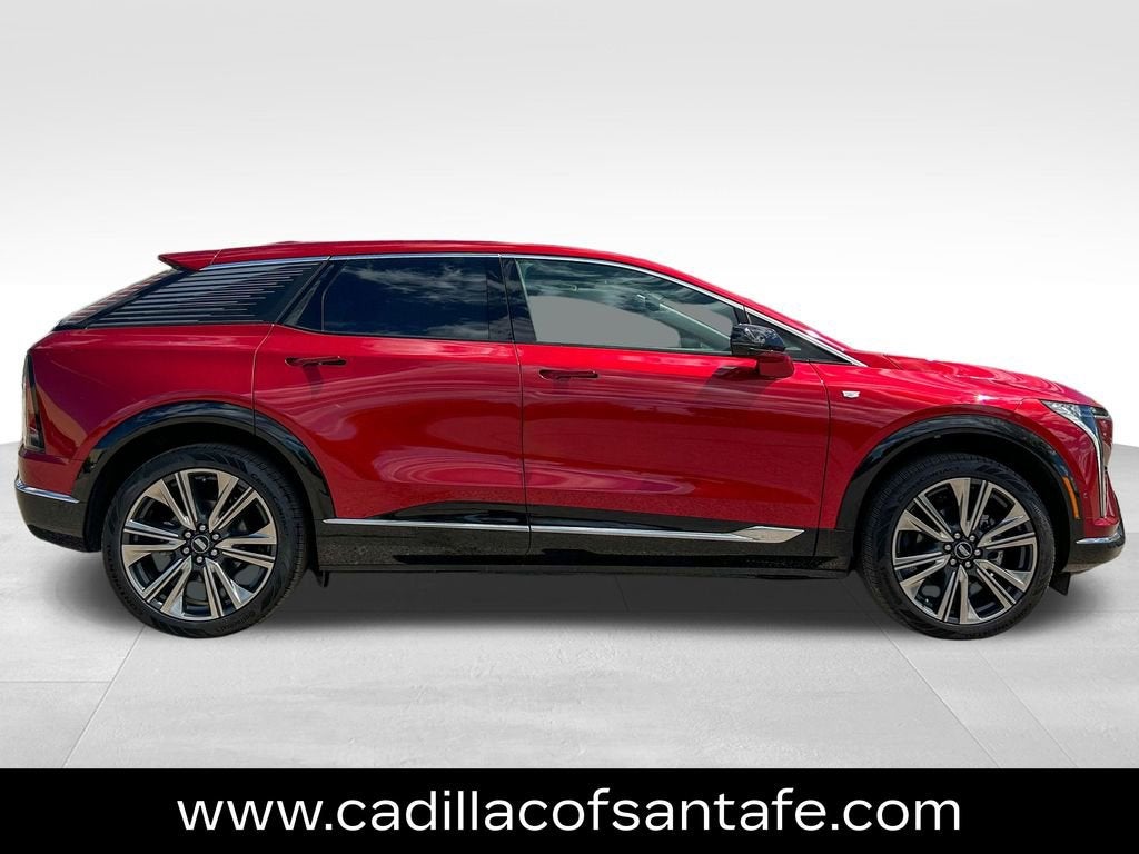 2025 Cadillac OPTIQ Luxury 2