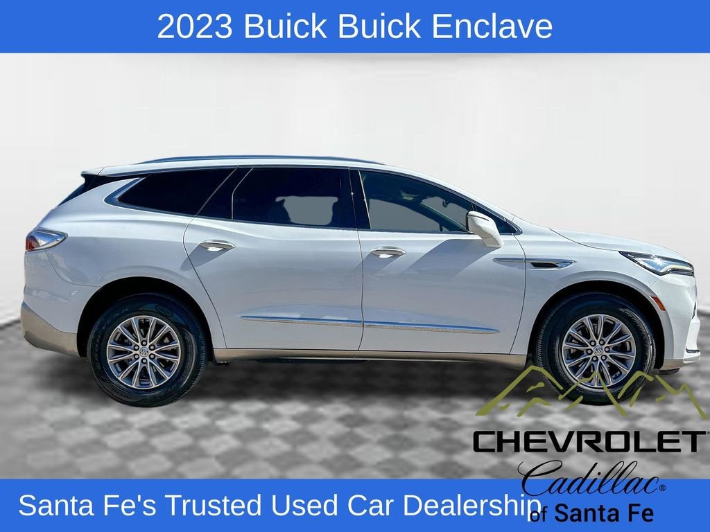 2023 Buick Enclave Essence